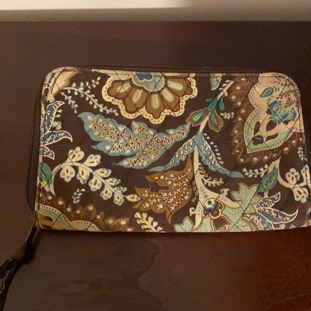Vera Bradley zipper Around  Wristlet Wallet